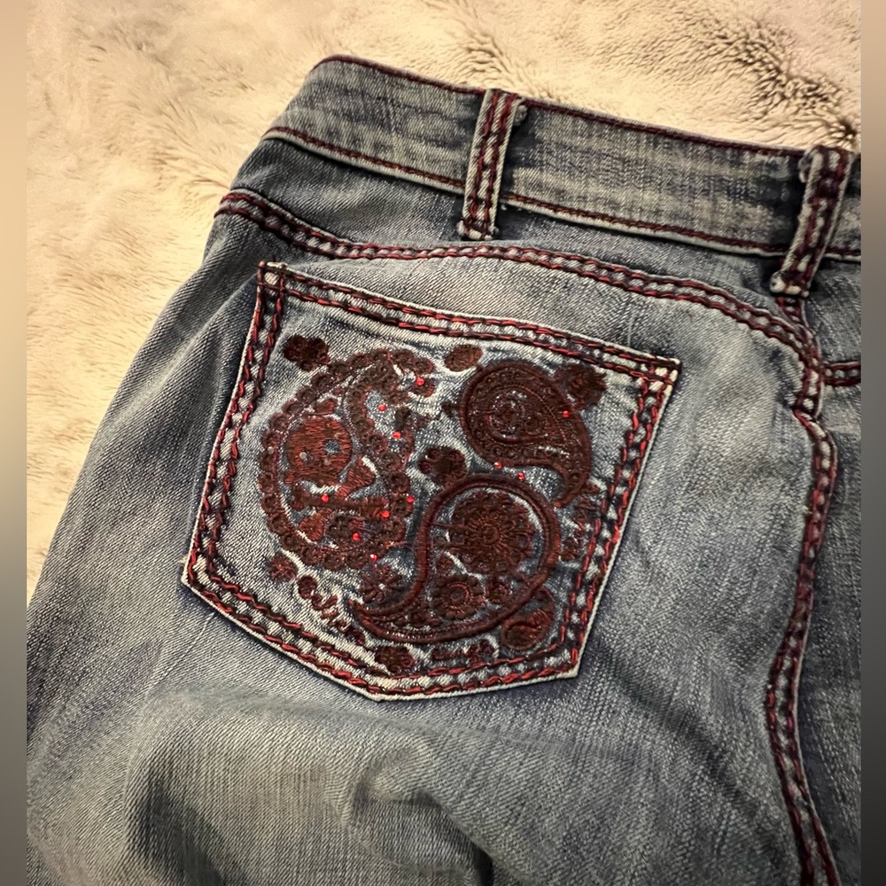 Cowgirl tough Paisley red embroider jeans, women’s 33 x 34. - Picture 8 of 11